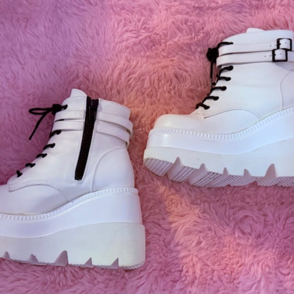 ♥ DEMONIA SHAKER/SHAKER-52 PLATFORM BOOTS SIZE 8 ♥ BARELY WORN-GREAT CONDITION ♥ - Picture 2 of 4